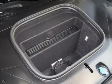 Porsche Cayenne Turbo Electric ActiveRide;HD-Matrix;