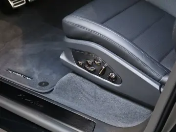 Porsche Cayenne Turbo Electric ActiveRide;HD-Matrix;