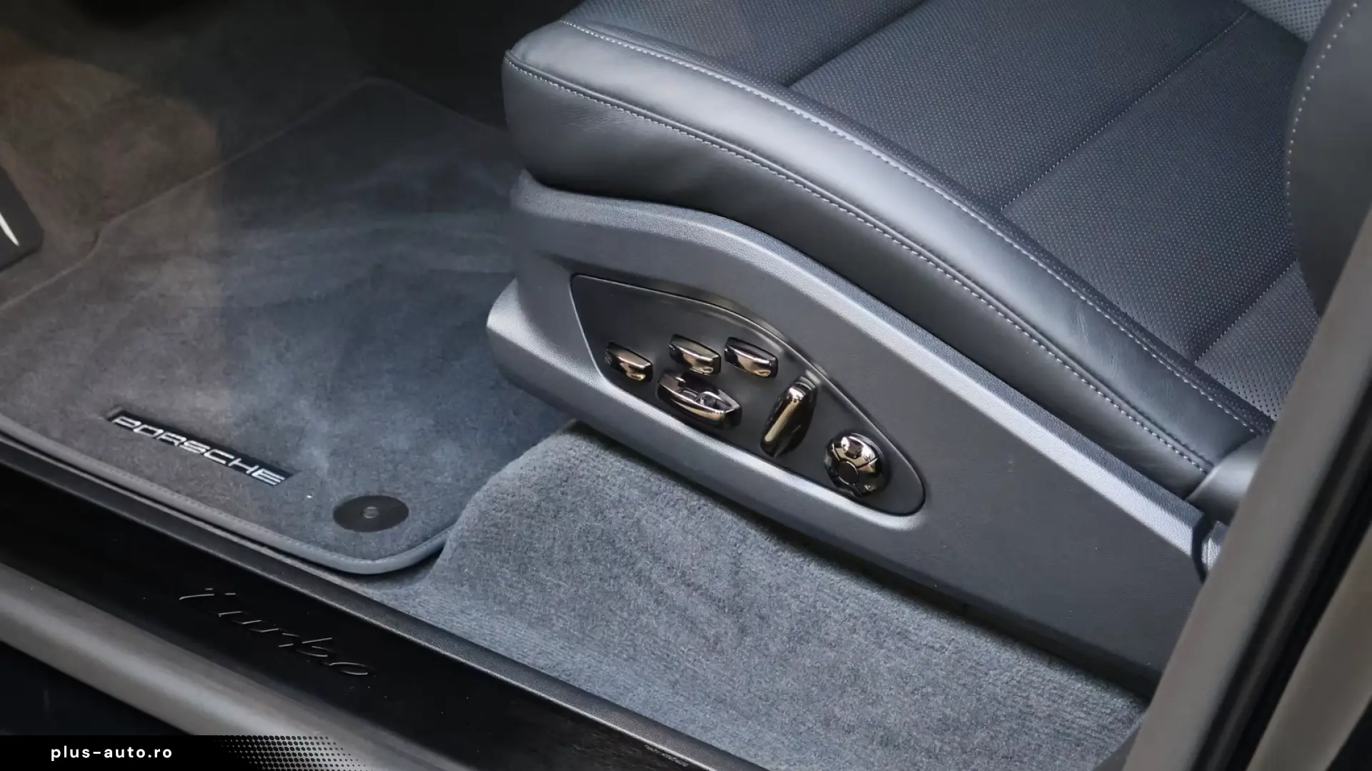 Porsche Cayenne Turbo Electric ActiveRide;HD-Matrix;
