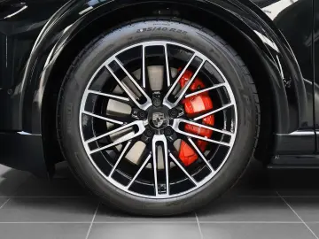 Porsche Cayenne Turbo Electric ActiveRide;HD-Matrix;