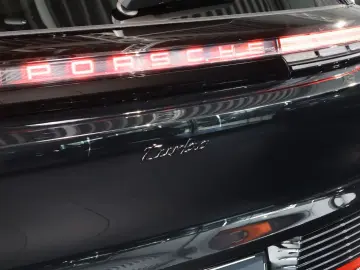 Porsche Cayenne Turbo Electric ActiveRide;HD-Matrix;