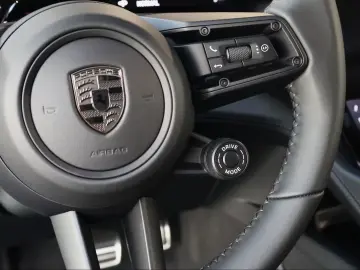 Porsche Cayenne Turbo Electric ActiveRide;HD-Matrix;