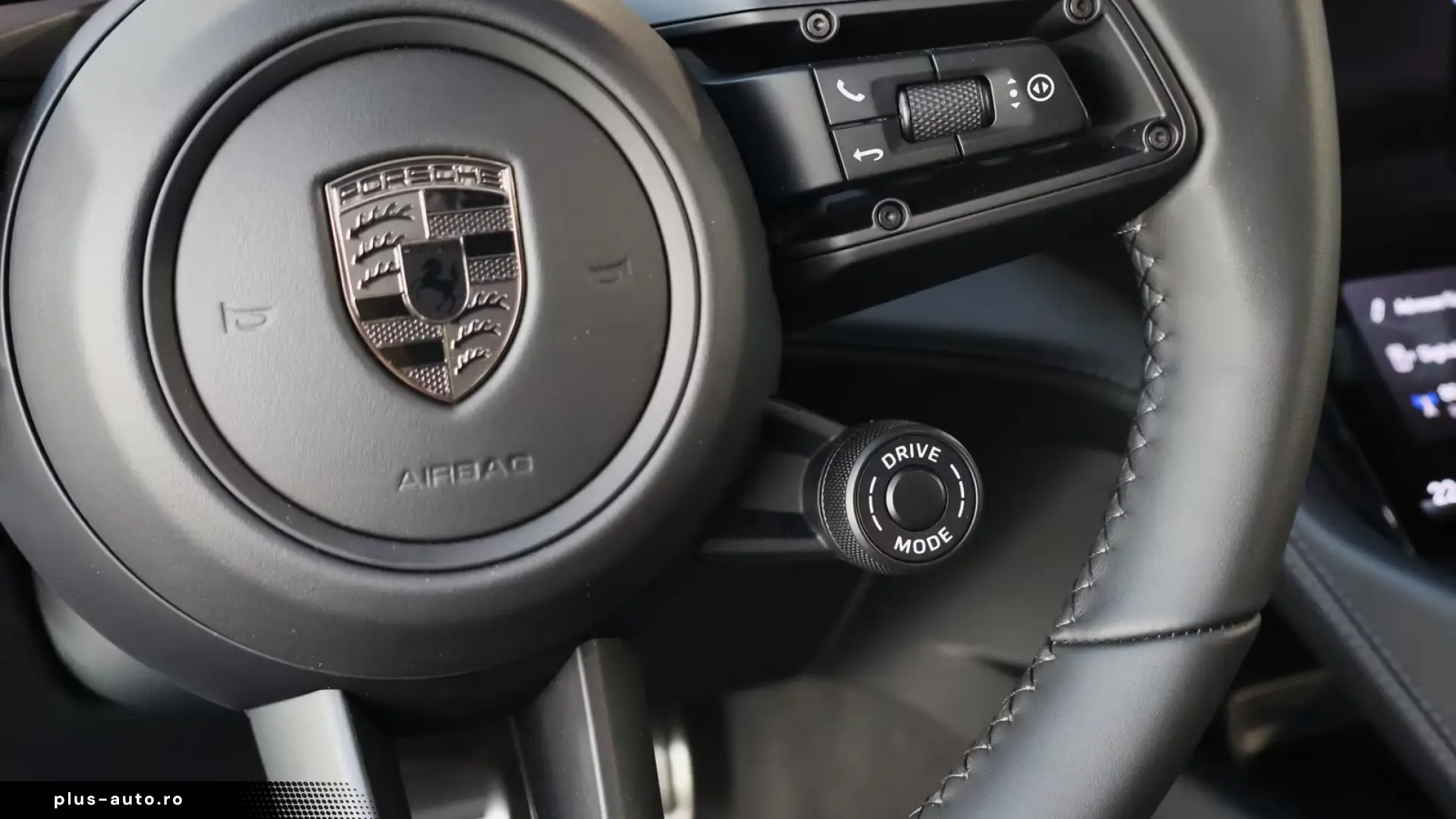 Porsche Cayenne Turbo Electric ActiveRide;HD-Matrix;