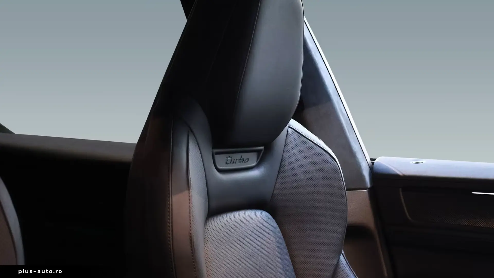 Porsche Cayenne Turbo Electric ActiveRide;HD-Matrix;