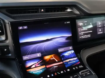 Porsche Cayenne Turbo Electric ActiveRide;HD-Matrix;