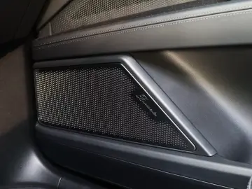 Porsche Cayenne Turbo Electric ActiveRide;HD-Matrix;