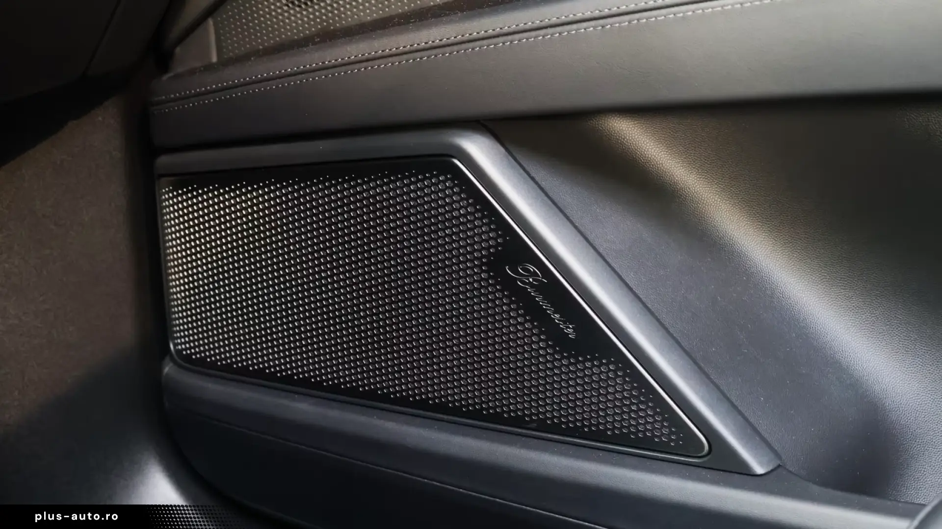 Porsche Cayenne Turbo Electric ActiveRide;HD-Matrix;