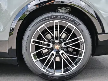 Porsche Cayenne Electric HA-Lenkung Surround