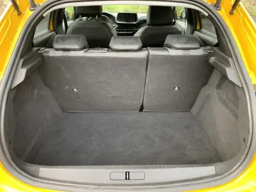 PEUGEOT 208 Allure 1.2 100 PS EAT8 PDC Kam Sitzh. Car-P