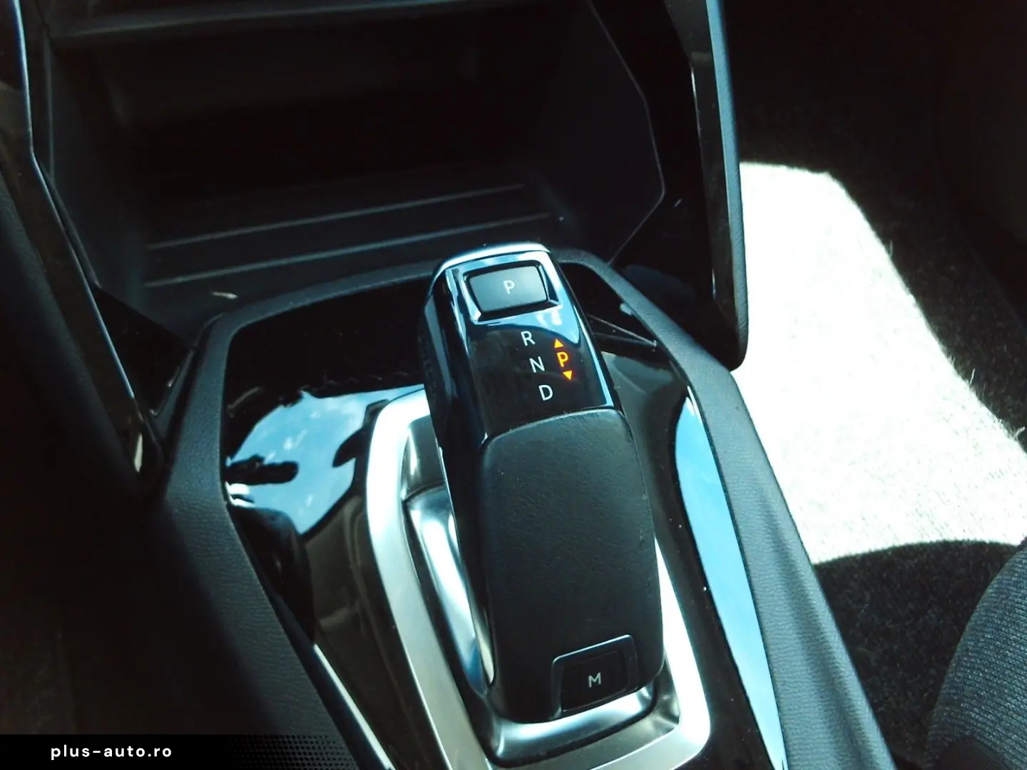 PEUGEOT 208 Active  Autom.Getriebe     ZAHNRIEMEN NEU