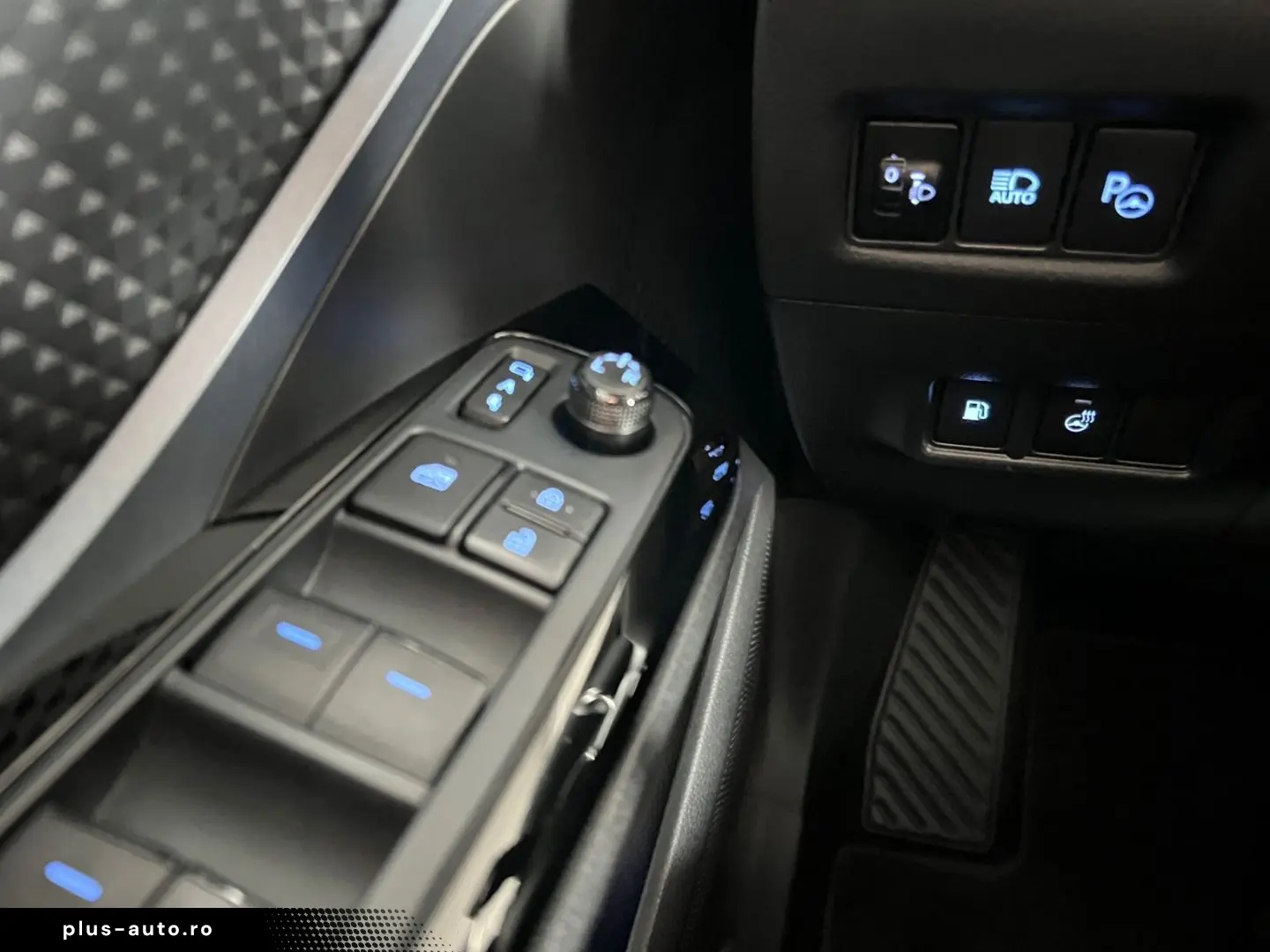 TOYOTA C-HR 1.8 Hybrid Team D  LED CarPlay CAM PDC SHZ