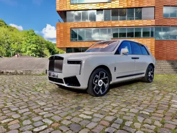 Rolls-Royce Cullian Black Badge 4 Seats I Starlight I TV I M