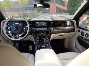 Rolls-Royce Cullian Black Badge 4 Seats I Starlight I TV I M