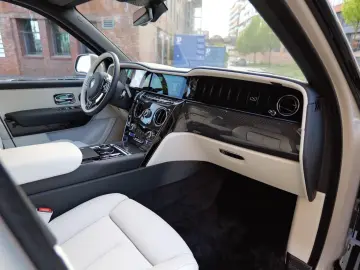 Rolls-Royce Cullian Black Badge 4 Seats I Starlight I TV I M