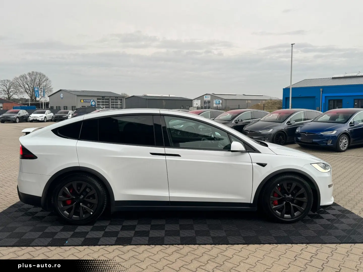 TESLA MODEL X PLAID   HARDWARE 4   6 SEATS