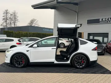 TESLA MODEL X PLAID   HARDWARE 4   6 SEATS