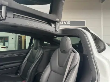 TESLA MODEL X PLAID   HARDWARE 4   6 SEATS