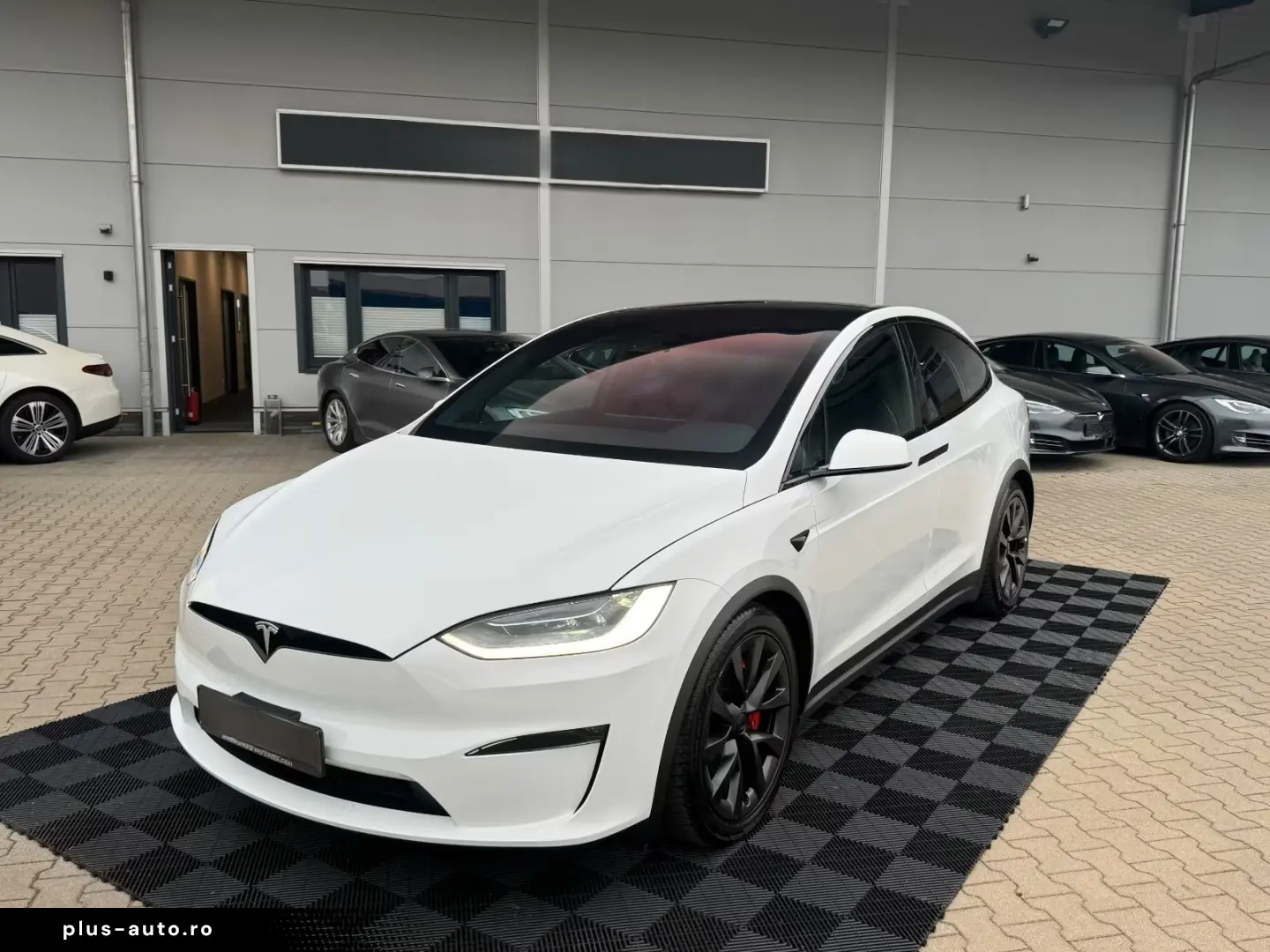 TESLA MODEL X PLAID   HARDWARE 4   6 SEATS