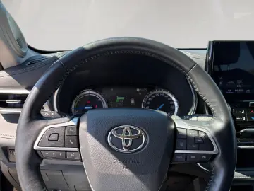 TOYOTA Highlander 2.5 Hybrid 5-Türer Luxury 7-Sitzer AU