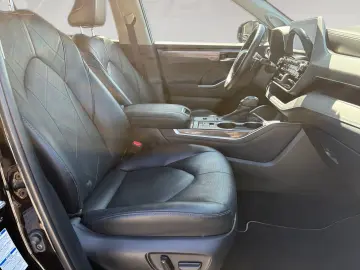 TOYOTA Highlander 2.5 Hybrid 5-Türer Luxury 7-Sitzer AU
