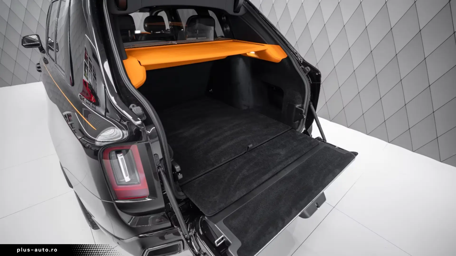Rolls-Royce Cullinan BLACK BADGE 2026 BLACK BLACK-ORANGE