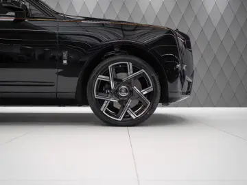 Rolls-Royce Cullinan BLACK BADGE 2026 BLACK BLACK-ORANGE