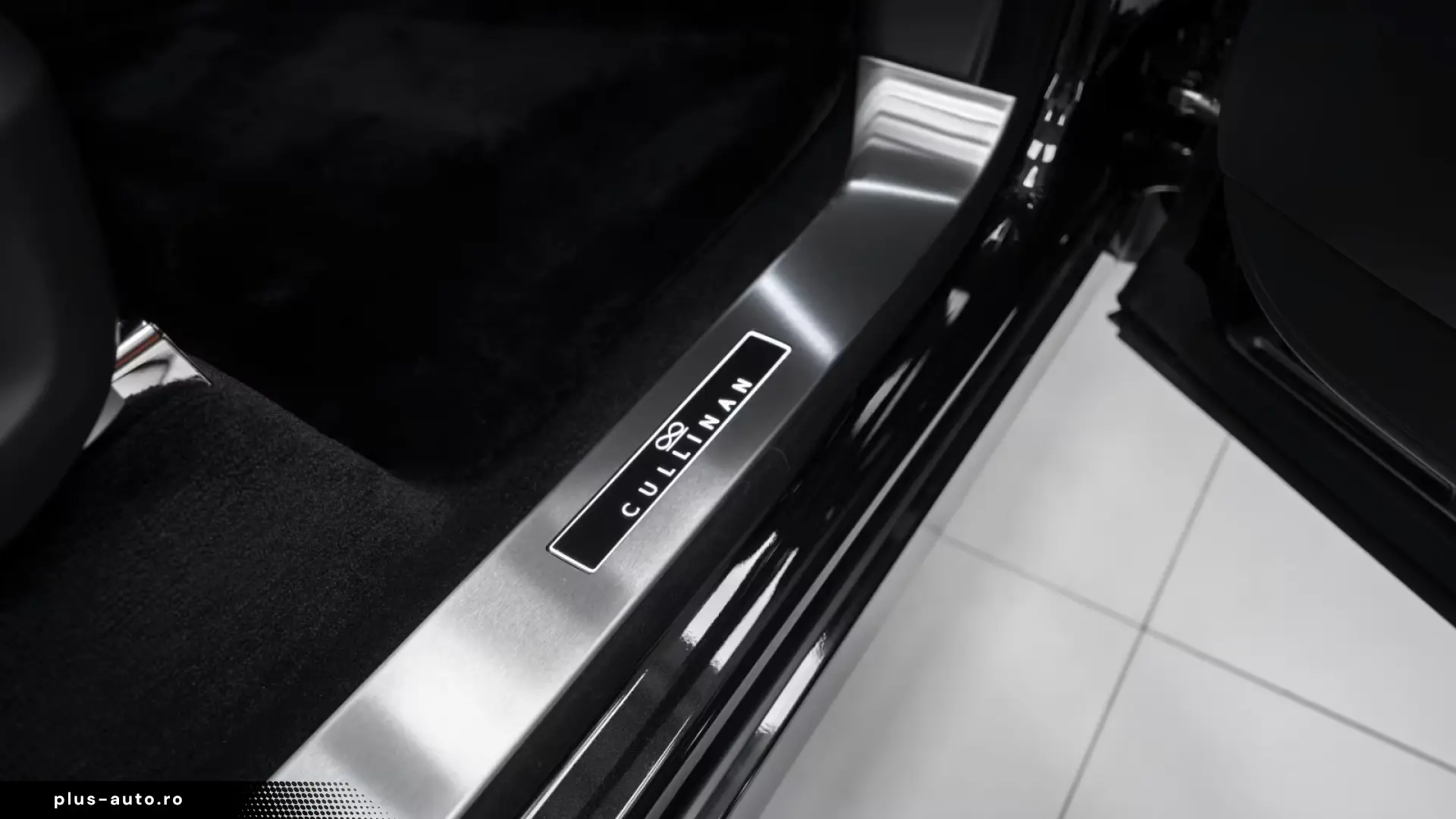 Rolls-Royce Cullinan BLACK BADGE 2026 BLACK BLACK-ORANGE