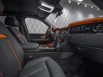 Rolls-Royce Cullinan BLACK BADGE 2026 BLACK BLACK-ORANGE