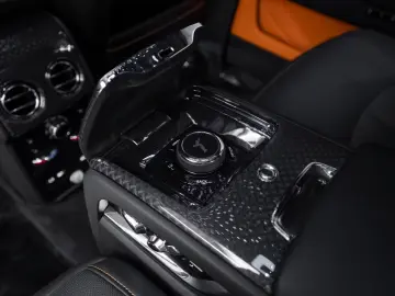 Rolls-Royce Cullinan BLACK BADGE 2026 BLACK BLACK-ORANGE