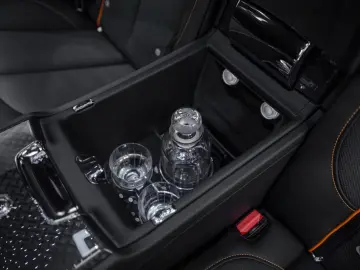 Rolls-Royce Cullinan BLACK BADGE 2026 BLACK BLACK-ORANGE