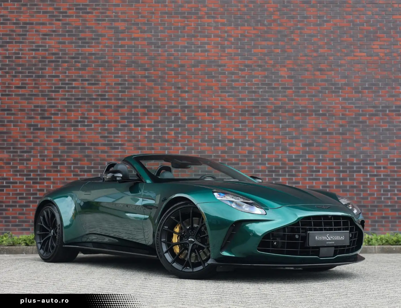 ASTON MARTIN Vantage Roadster 4.0 V8   Malachite - B&W