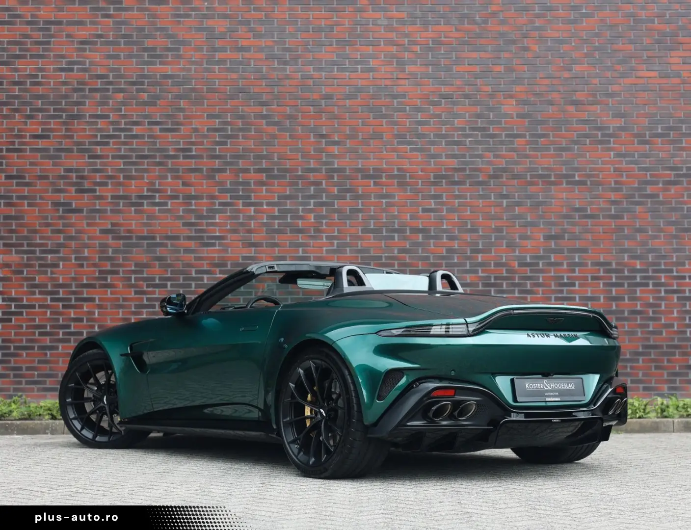ASTON MARTIN Vantage Roadster 4.0 V8   Malachite - B&W