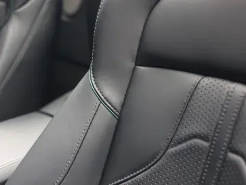 ASTON MARTIN Vantage Roadster 4.0 V8   Malachite - B&W
