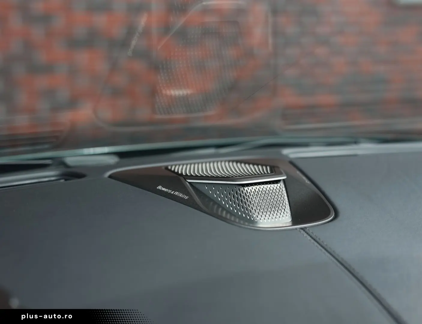 ASTON MARTIN Vantage Roadster 4.0 V8   Malachite - B&W