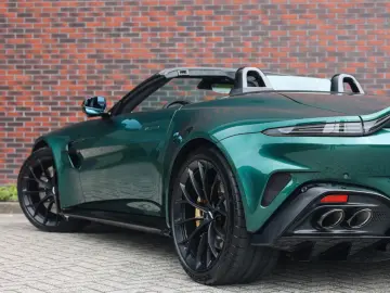 ASTON MARTIN Vantage Roadster 4.0 V8   Malachite - B&W
