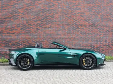 ASTON MARTIN Vantage Roadster 4.0 V8   Malachite - B&W