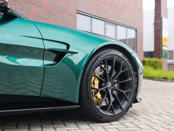 ASTON MARTIN Vantage Roadster 4.0 V8   Malachite - B&W