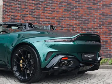 ASTON MARTIN Vantage Roadster 4.0 V8   Malachite - B&W