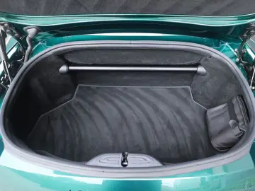 ASTON MARTIN Vantage Roadster 4.0 V8   Malachite - B&W