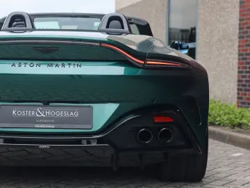 ASTON MARTIN Vantage Roadster 4.0 V8   Malachite - B&W