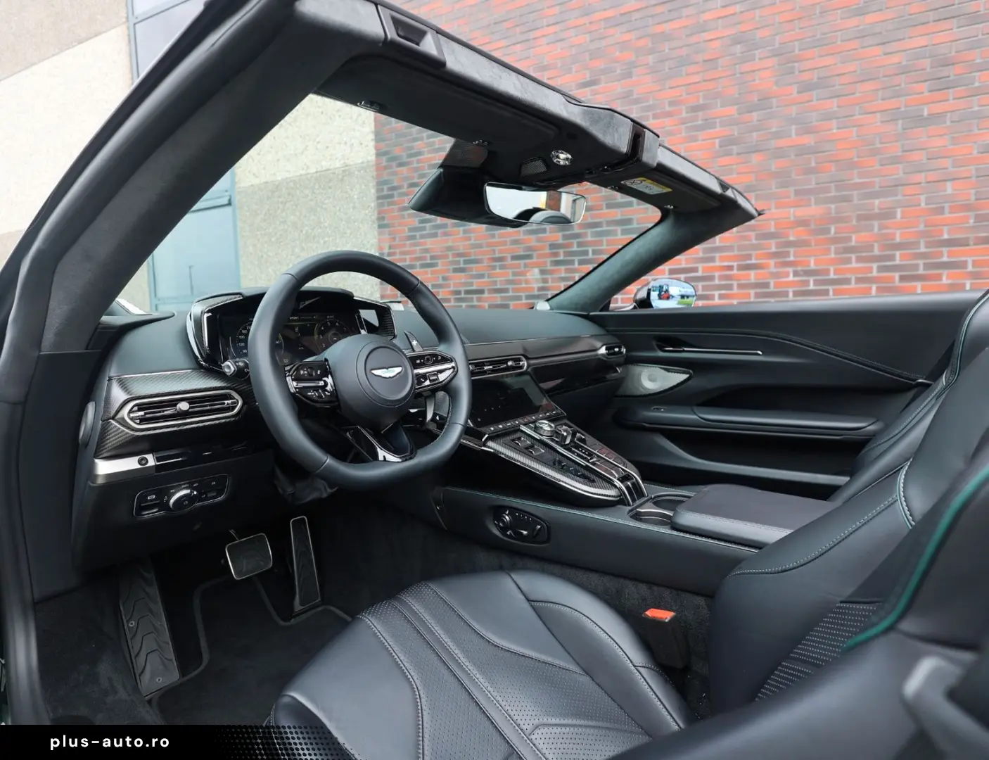 ASTON MARTIN Vantage Roadster 4.0 V8   Malachite - B&W