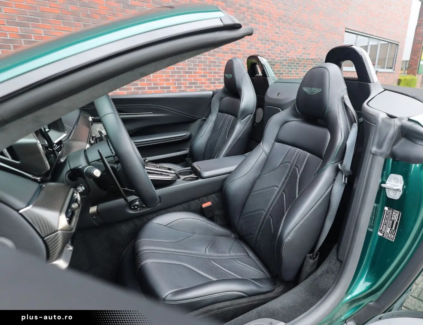 ASTON MARTIN Vantage Roadster 4.0 V8   Malachite - B&W