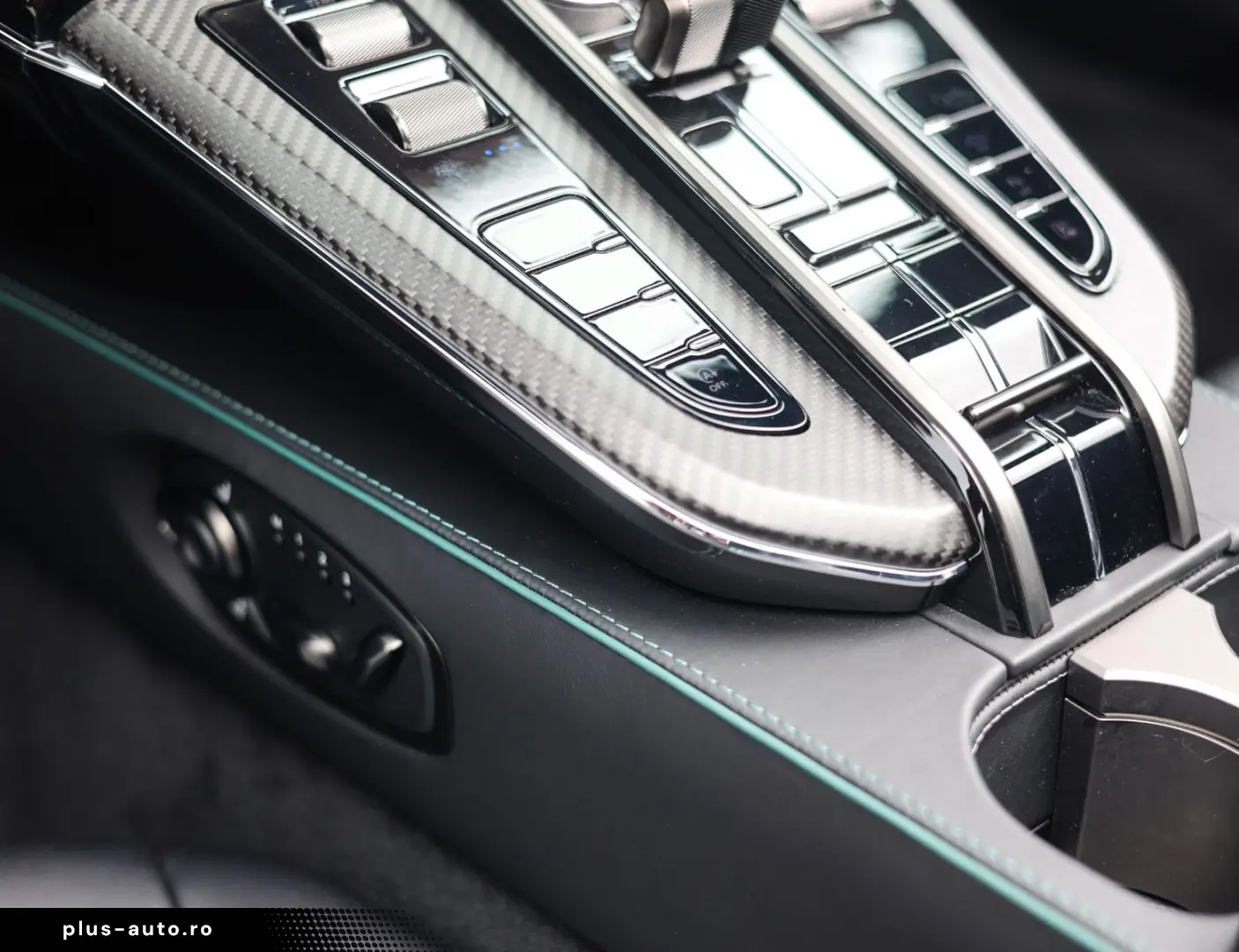 ASTON MARTIN Vantage Roadster 4.0 V8   Malachite - B&W