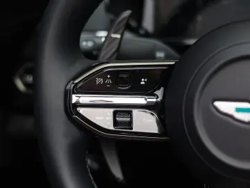 ASTON MARTIN Vantage Roadster 4.0 V8   Malachite - B&W