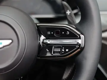 ASTON MARTIN Vantage Roadster 4.0 V8   Malachite - B&W
