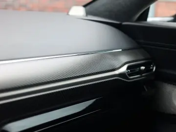 ASTON MARTIN Vantage Roadster 4.0 V8   Malachite - B&W