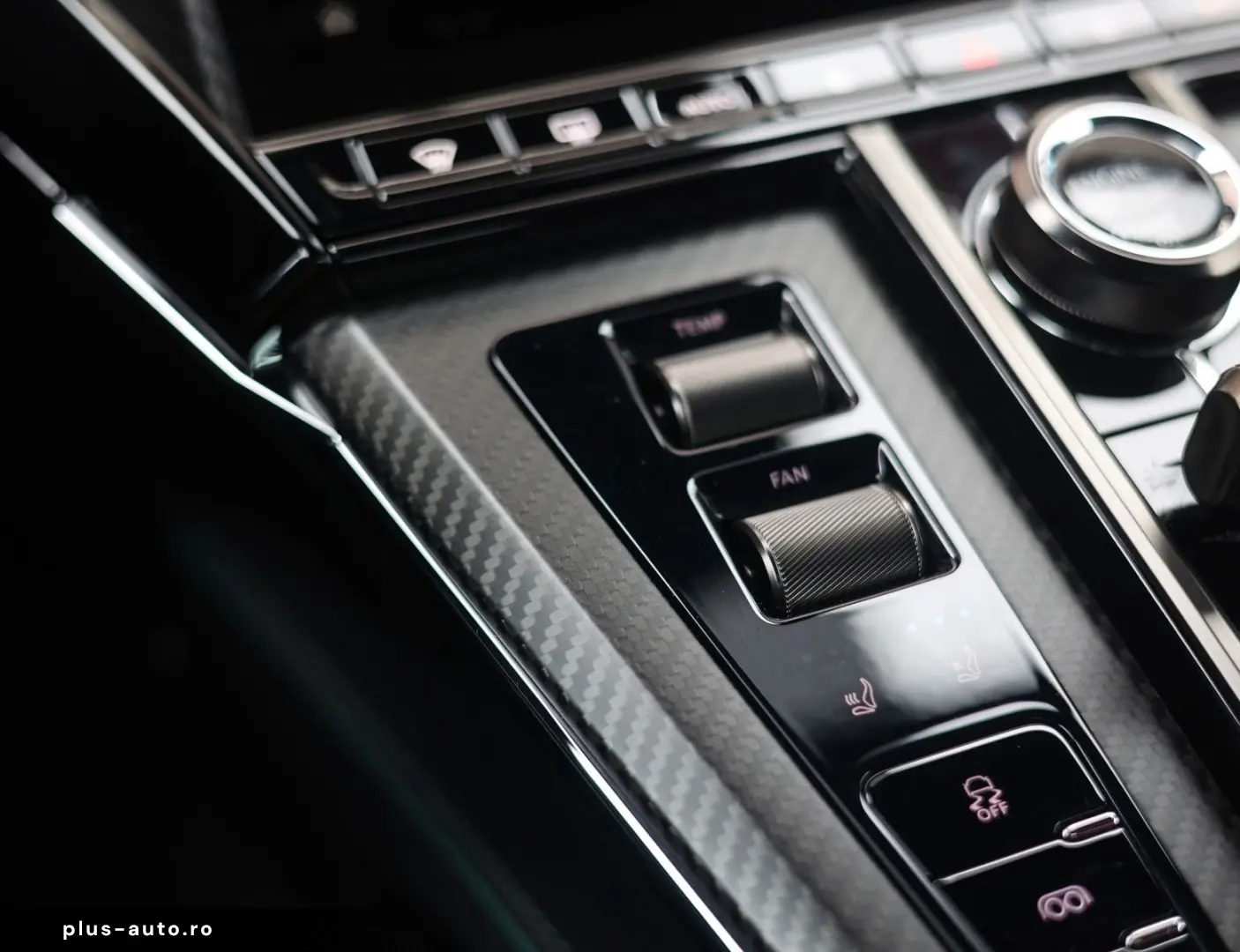 ASTON MARTIN Vantage Roadster 4.0 V8   Malachite - B&W