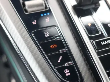 ASTON MARTIN Vantage Roadster 4.0 V8   Malachite - B&W