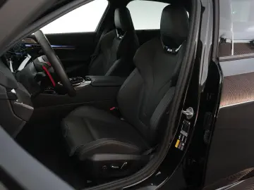 BMW M5  Carbon ext. Bowers&Wilkins head-up