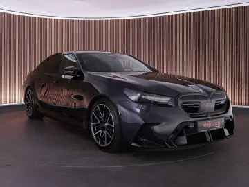 BMW M5  Carbon ext. Bowers&Wilkins head-up